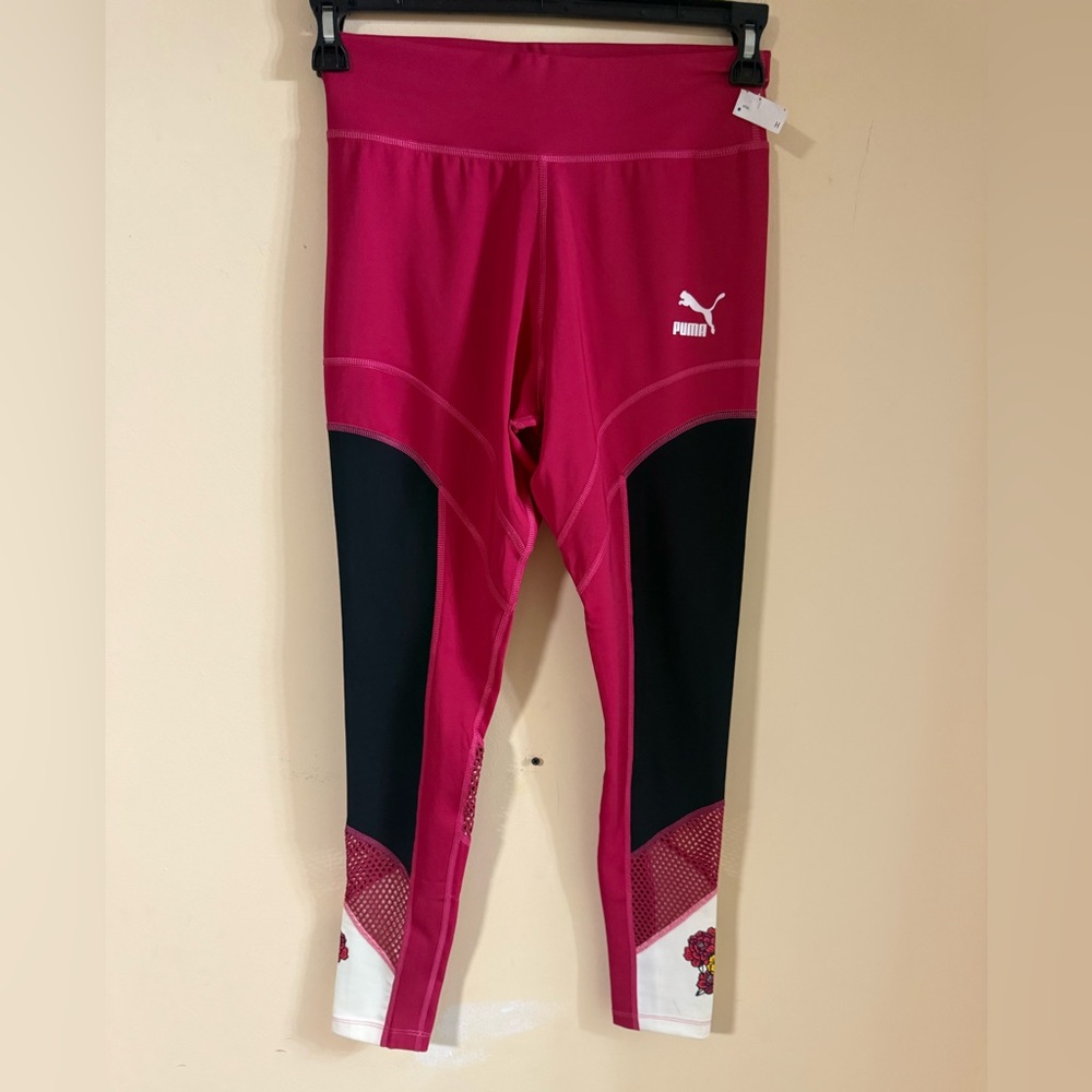 Puma women’s Leggings in Pink and Black..